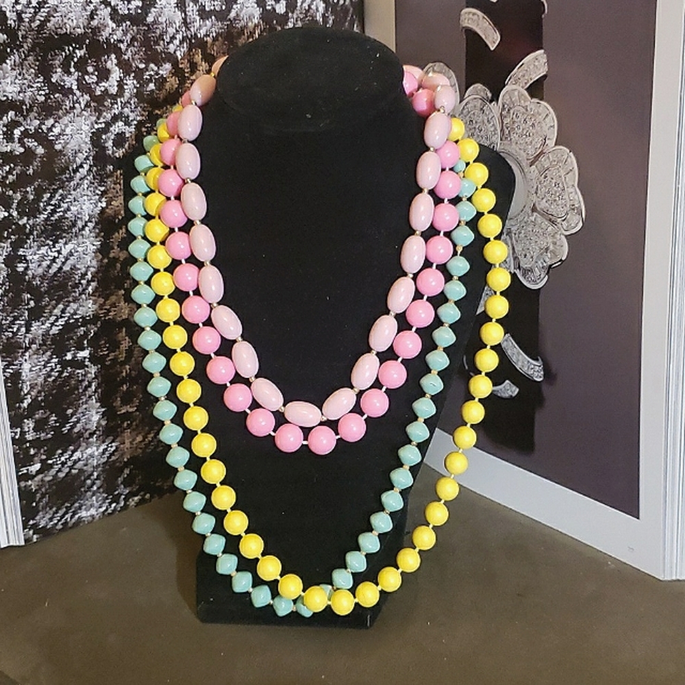 💥FREE💥Bundle of Vintage Beaded Pastel Necklaces for Spring!
